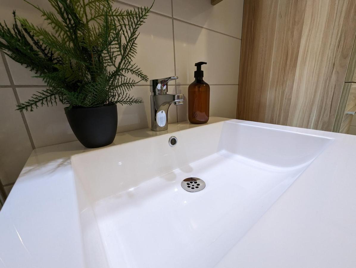 Hotell Bro Kristinehamn Bagian luar foto